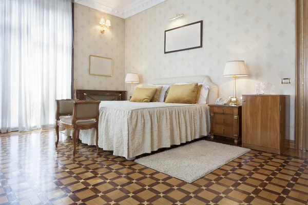 Elegant en luxe hotel slaapkamer interieur — Stockfoto