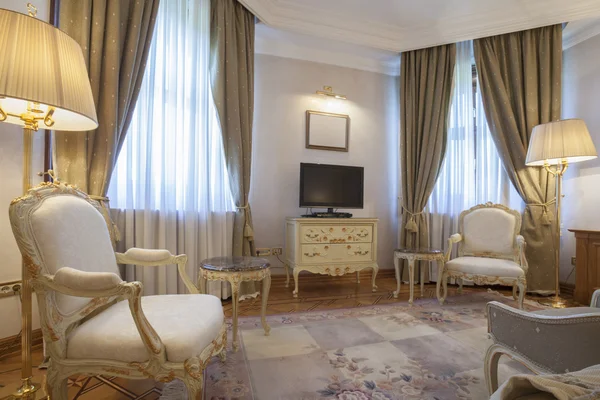 Interior of a living room with antique furniture — Stock Photo, Image