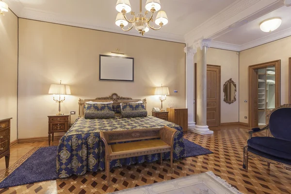 Interiören i en klassisk stil sovrum — Stockfoto