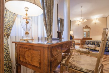 Masa ve sandalye lüks klasik tarzı Oda