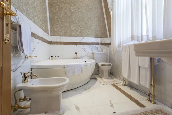 Luxury bathroom with marble tiles — Stock Photo, Image