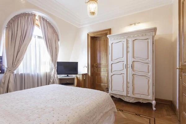 Kleine elegante slaapkamer interieur — Stockfoto