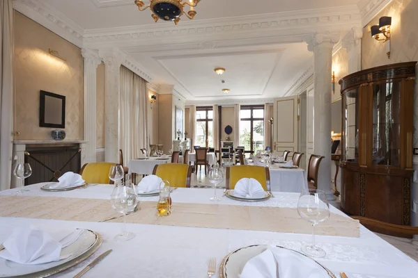 Interior de un restaurante de lujo — Foto de Stock