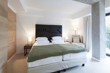 Modern bir yatak odası.