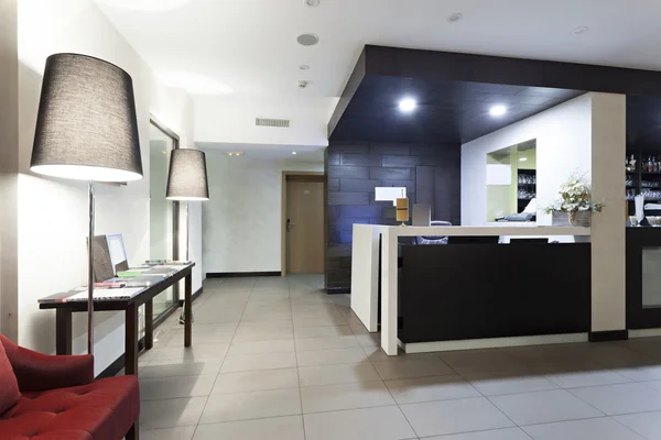 Modern otel lobisinde — Stok fotoğraf