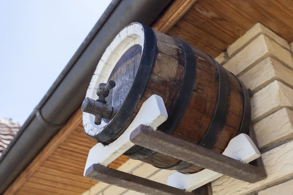 Small barrel with tap as decoration on a winery — Stock Photo, Image