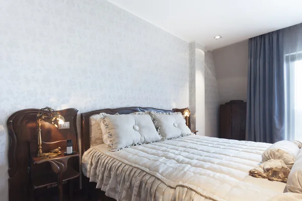 Klasyczny styl wnętrz sypialni — Zdjęcie stockowe