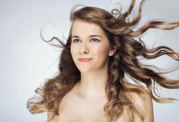 Retrato de beleza com cabelo voador — Fotografia de Stock