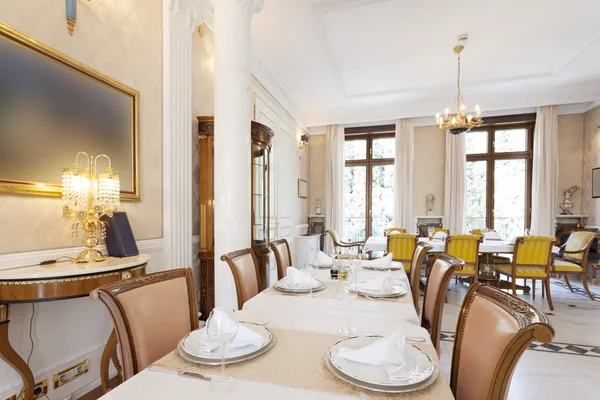 Elegante sala da pranzo interno in villa di lusso — Foto Stock