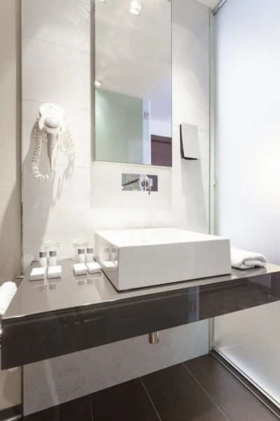 Elegant hotel bathroom sink — Stock Photo, Image