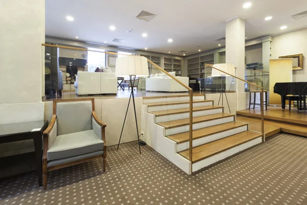 Otel lobisinde iç