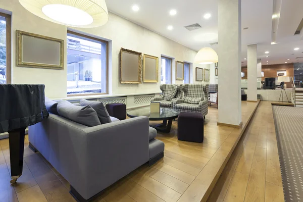 Hotellets lobby med bekväma möbler — Stockfoto