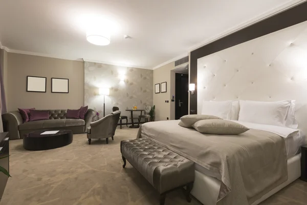 Przestronny hotel suite wnętrz — Zdjęcie stockowe