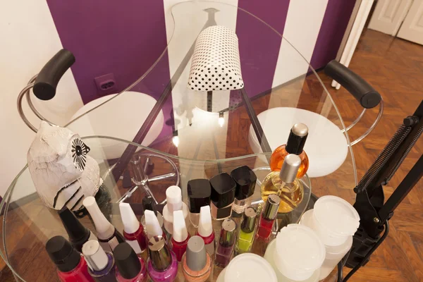 Tabela do manicure w salon kosmetyczny — Zdjęcie stockowe