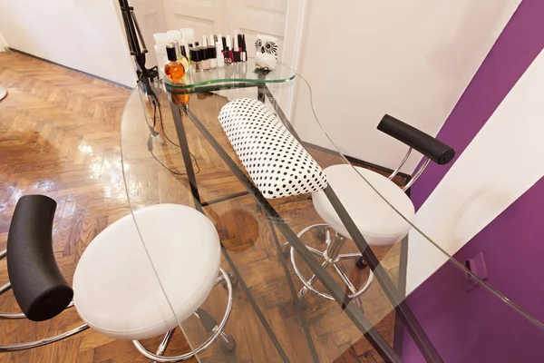 Tabela do manicure w salon kosmetyczny — Zdjęcie stockowe