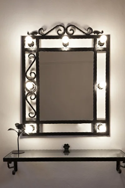 Elegantní kosmetické zrcadlo — Stock fotografie