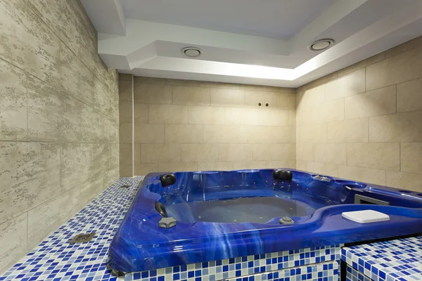 Bañera de hidromasaje en el centro spa — Foto de Stock