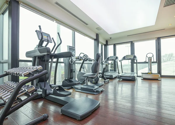 Modernt gym interiör — Stockfoto