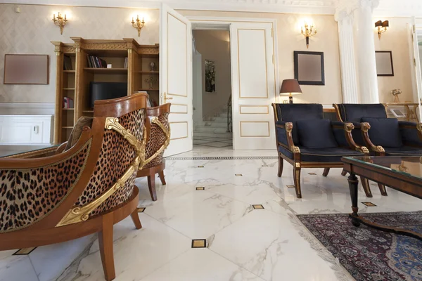 Oturma odasında bir lüks villa