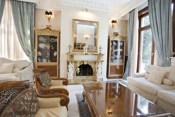 Oturma odasında bir lüks villa — Stok fotoğraf
