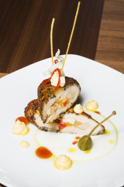 Hindi fileto siyah susam ve kırmızı biber ile