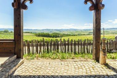 Güzel bir kırsal ev sundurma görünümünden