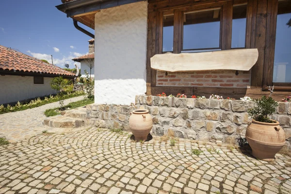 Old tavern exterior with cobblestone path — Stock Photo, Image