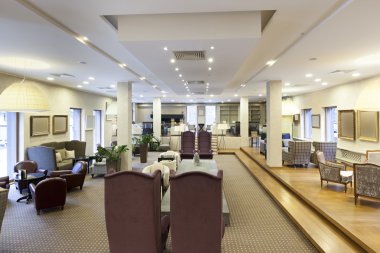 modern otel lobisinde