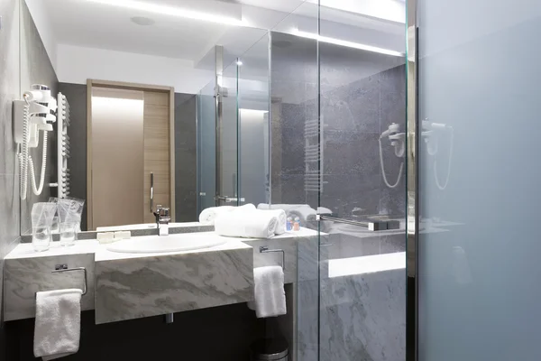 Elegant hotel bathroom sink — Stock Photo, Image