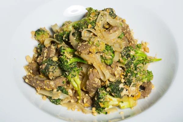 Pad Thai Satay - stek med broccoli och nudlar — Stockfoto