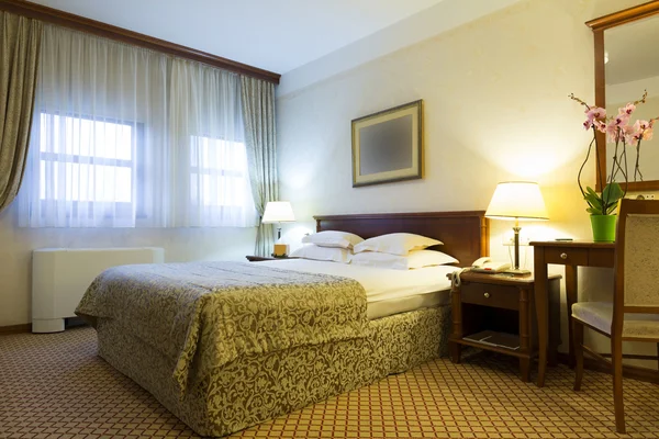 Klasyczny styl wnętrza pokoju hotel — Zdjęcie stockowe