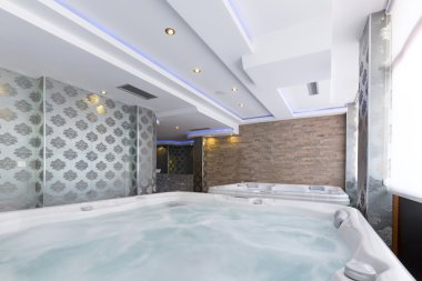 Sıcak küvetleri spa merkezi