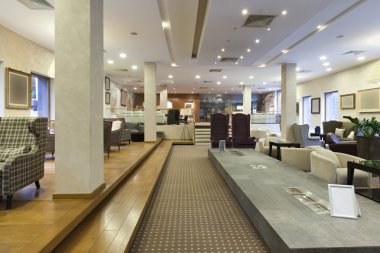 modern otel lobisinde