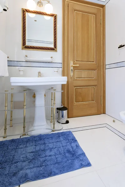 Elegante baño interior — Foto de Stock