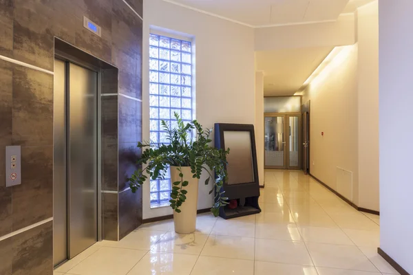 Elevator in a modern building — Stock Photo, Image