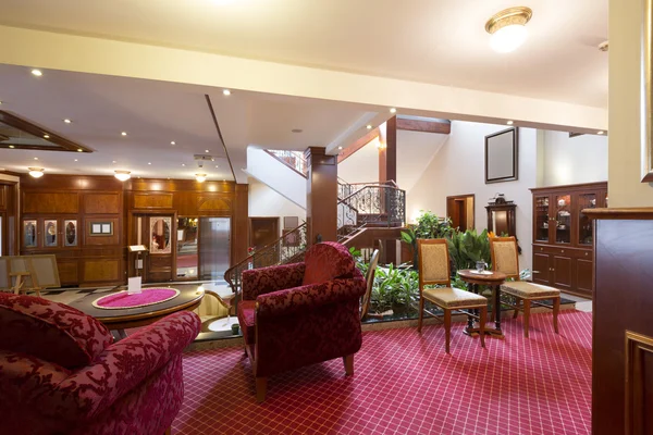 Hotel elegante vestíbulo interior — Foto de Stock