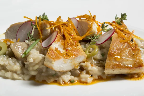 Filetes de peru marinados com risoto de cogumelos — Fotografia de Stock