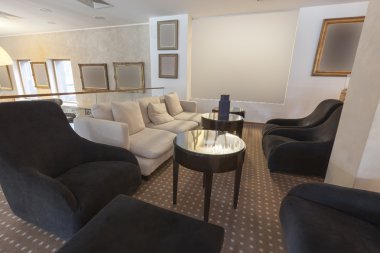 modern otel lobisinde