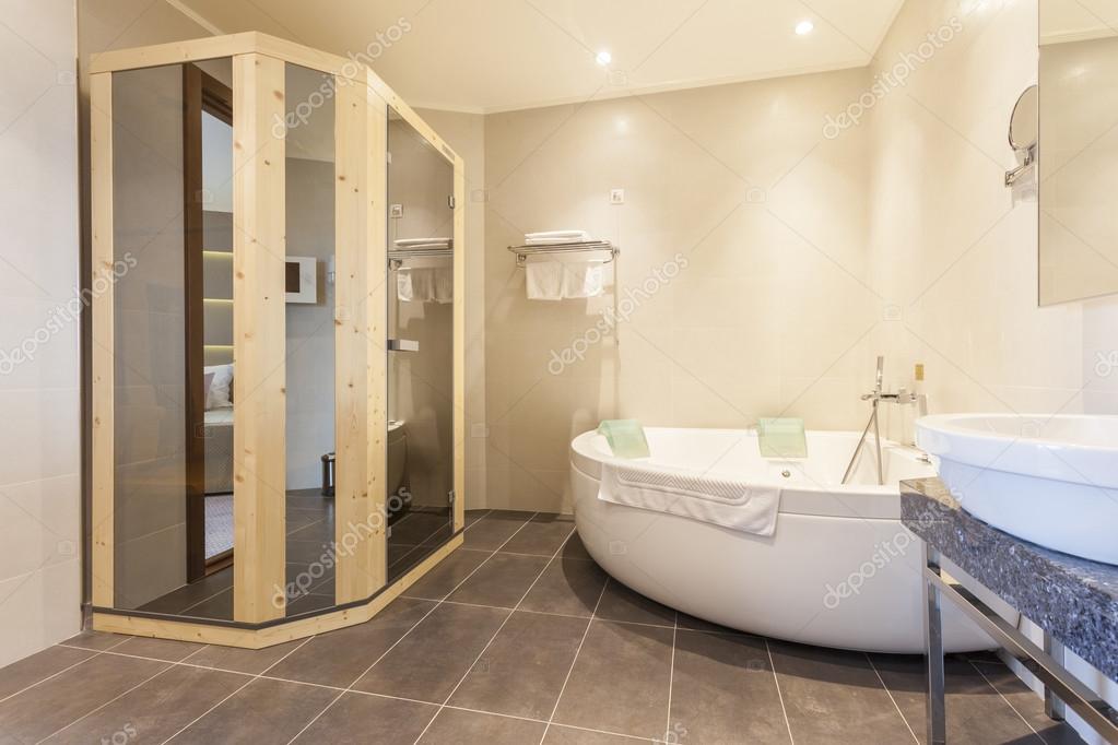 Interni di un bagno con sauna — foto stock © rilueda #77625488 Bagno con sauna