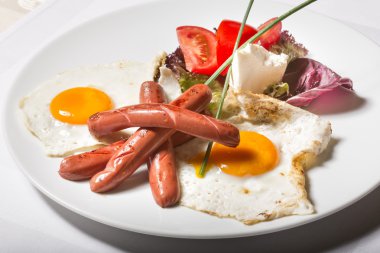 EGUN ve sosisler Kahvaltı