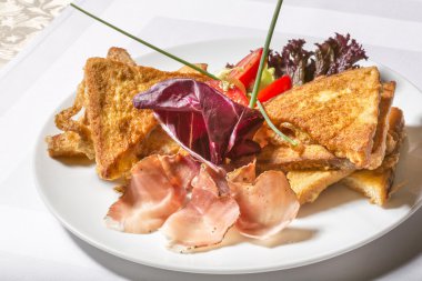 Yumurtalı ekmek ve jambon Kahvaltı