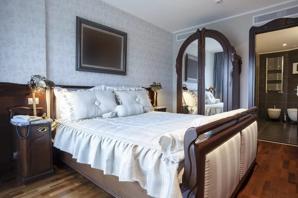 Gouden slaapkamer — Stockfoto © annamarynenko #12202226 Gouden slaapkamer — Stockfoto © annamarynenko #12202226