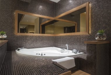 Köşe ayna ile modern Jakuzi