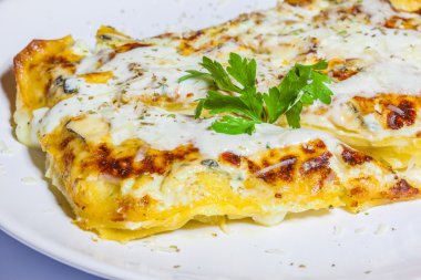 Lezzetli lazanya parçası