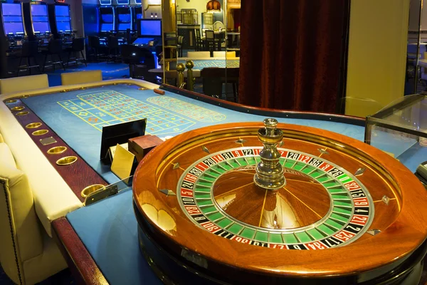 Mesa de ruleta en el casino — Foto de Stock