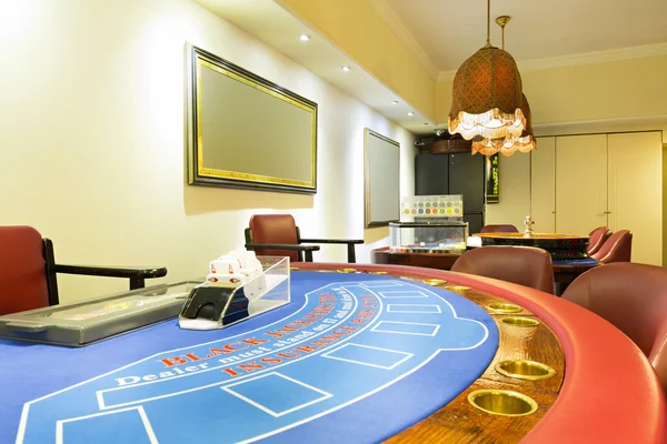 Casino blackjack ve rulet masalarında