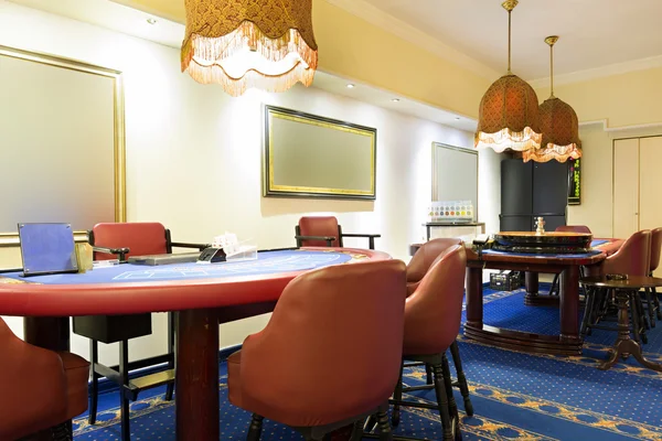 Casino blackjack ve rulet masalarında