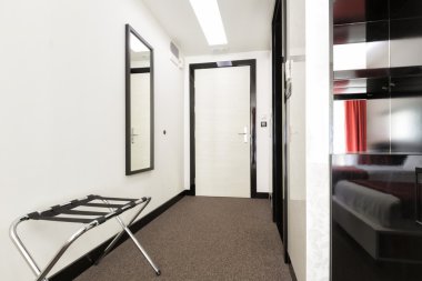 Otel odası girişi.