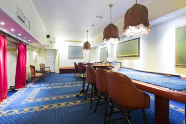 Casino blackjack ve rulet masalarında