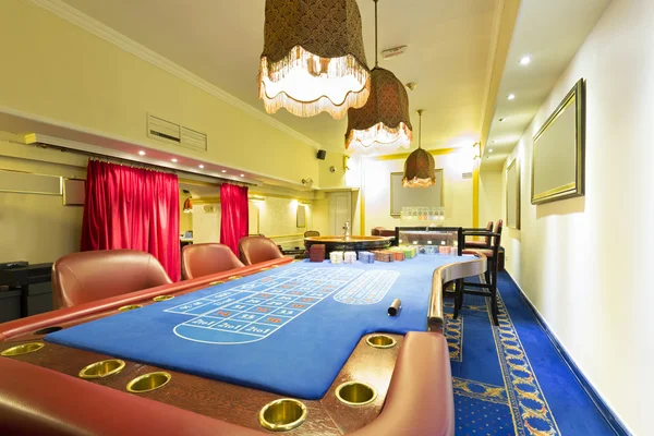 Casino blackjack ve rulet masalarında